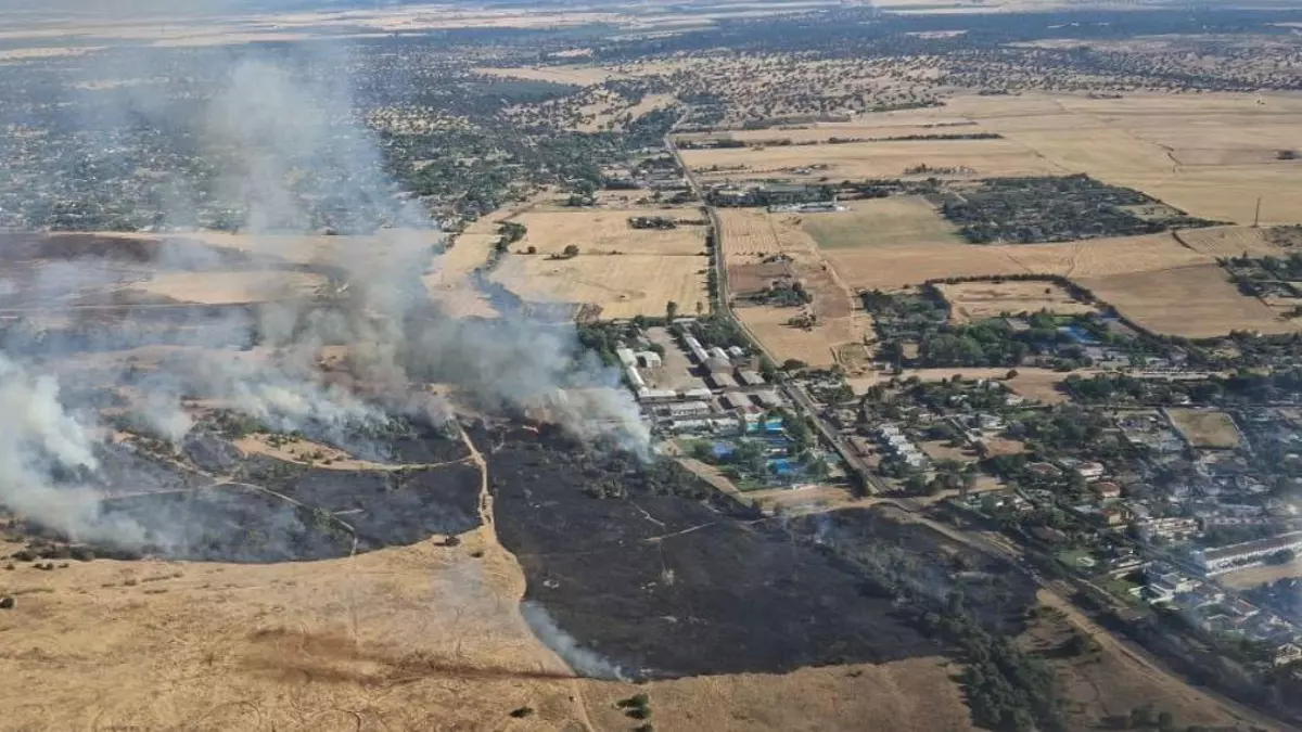 Video | Tres medios aéreos del Infoex se suman a las labores de extinción de un incendio en Las Vaguadas