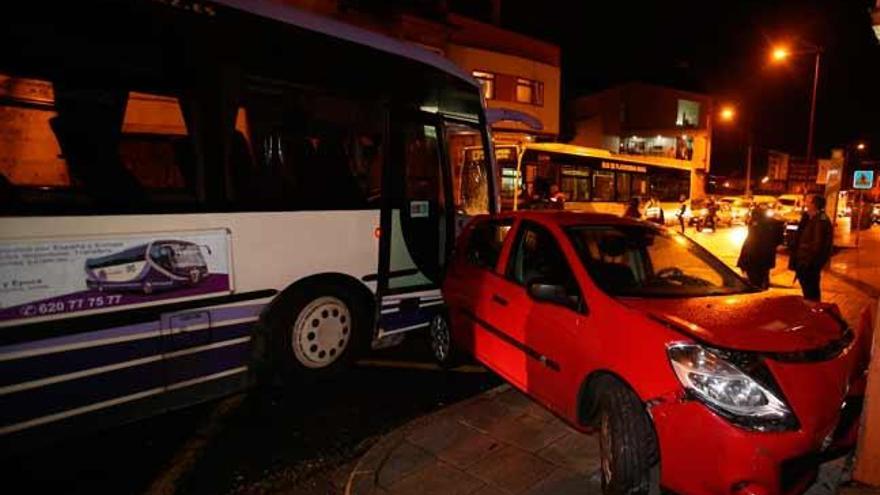 Siete heridos al salirse de la vía un autobús en Vigo