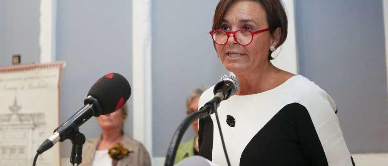 Carmen Moriyón da un discurso.