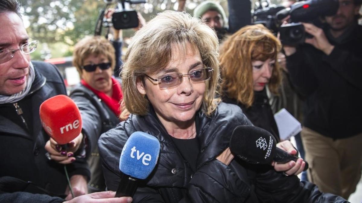 La exconcejala María José Alcón, este miércoles, 1 de febrero, a su llegada a los juzgados.
