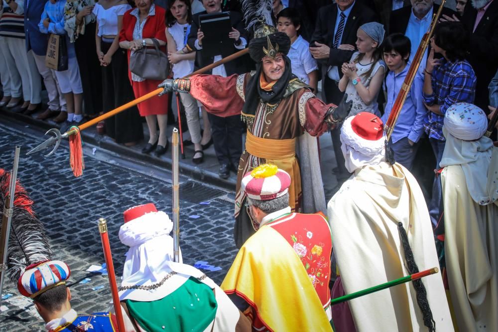 Pasos dobles hacia la Fiesta de Moros y Cristianos en Alcoy