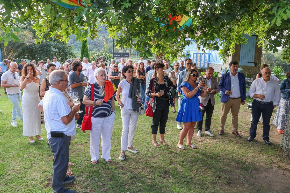 Asistentes al acto de presentación de la bodega Paco & Lola.