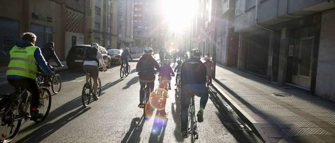 Vecinos en bicicleta por la zona del Quirinal.