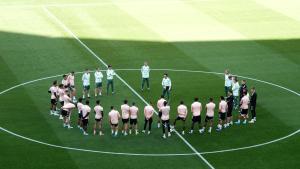 Unai Emery dirigiendo el último entrenamiento antes de la final.