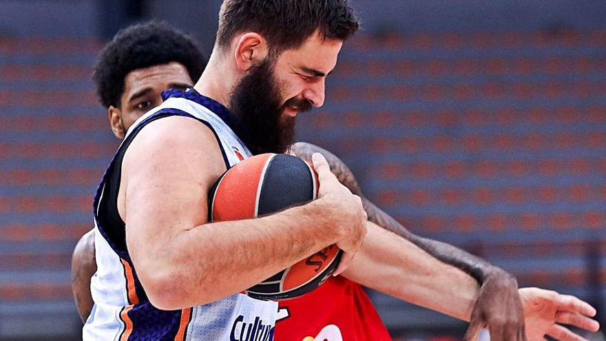 Dubljevic atrapa la pelota en un duelo ante Olympiacos. | F. CALABUIG ’