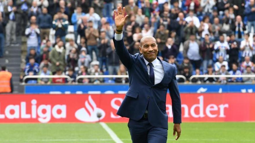 Mauro Silva, en el estadio de Riazor en abril de 2017.