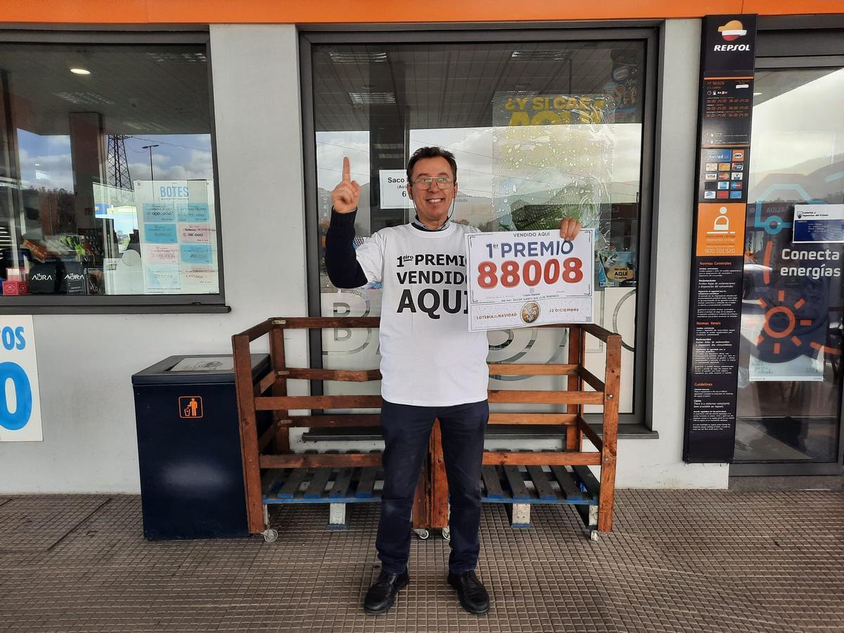 Alberto Rey, responsable de la estación de servicio Repsol de Ledoño.