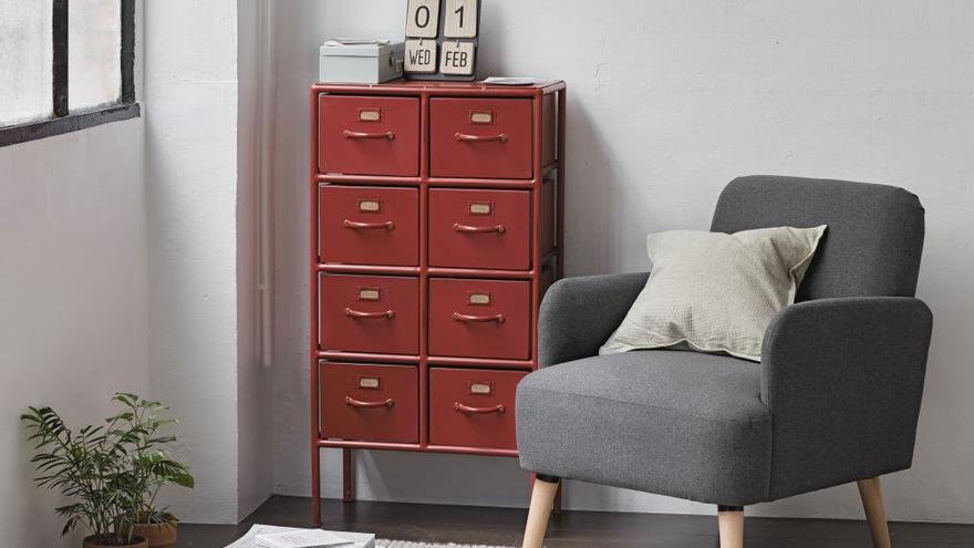 Maisons du monde | La cómoda de estilo más industrial es de color rojo