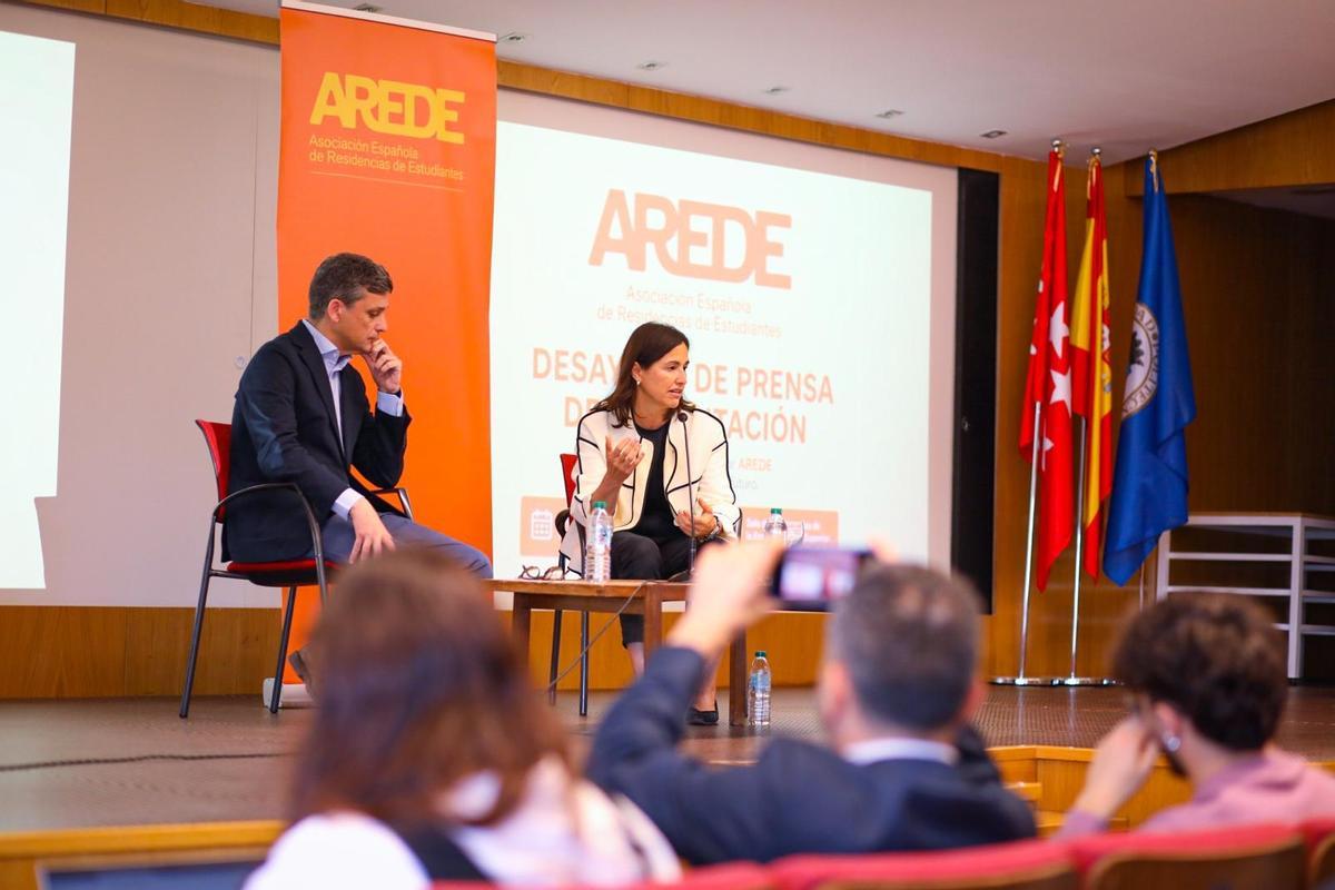 Marta Sánchez, presidenta de AREDE y Resa, junto a Carlos Cano, director general de Stephouse