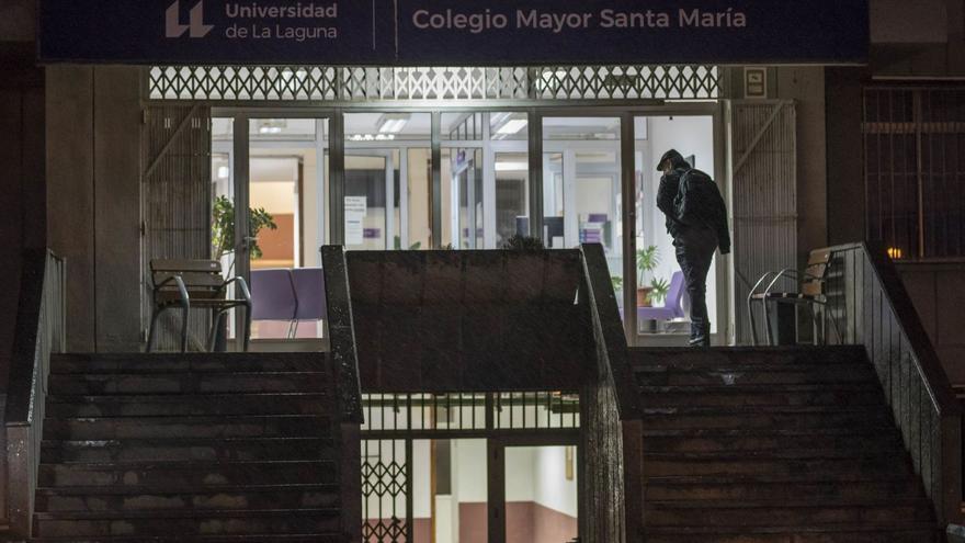 Entrada del Colegio Mayor Santa María, en La Laguna. | | CARSTEN W. LAURITSEN