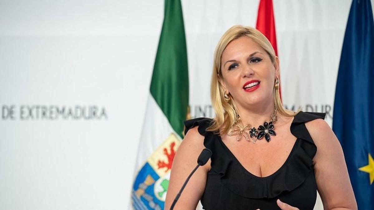 La portavoz y consejera de Hacienda de la Junta de Extremadura, Elena Manzano, en una imagen de archivo