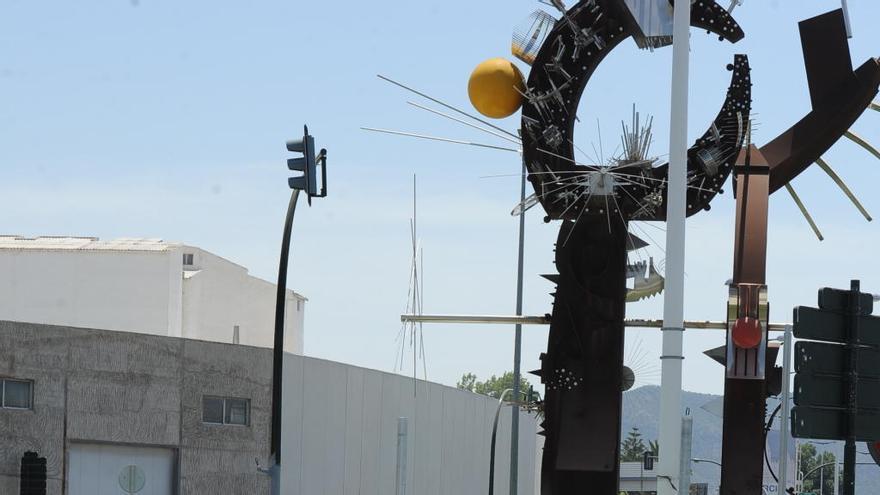 El nuevo carril bici atravesará la redonda de los Poetas, en el cruce con Zarandona.