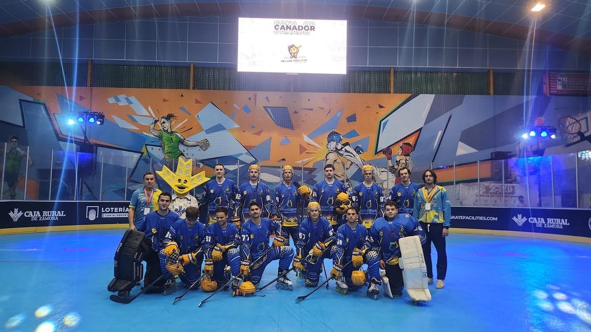El equipo del Molina posa en Zamora tras cerrar su clasificación para la final de Copa.