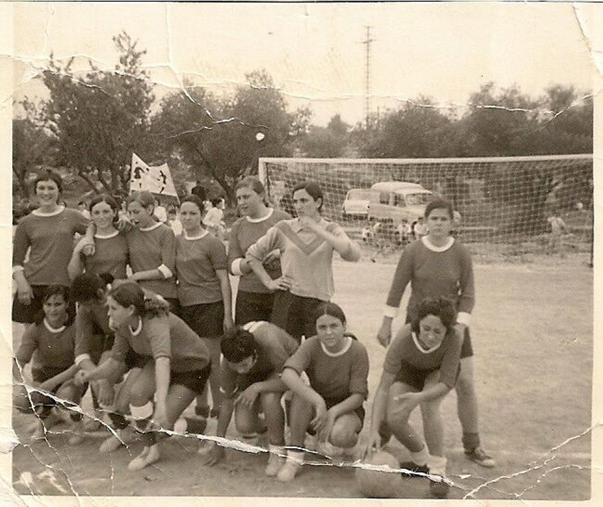 Integrantes del equipo de fútbol Atlético Godella femenino entre 1969 y 1971