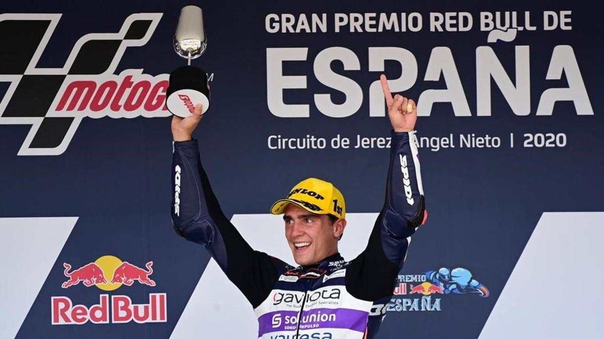 El español Albert Arenas (KTM) celebra su victoria de hoy en Jerez.