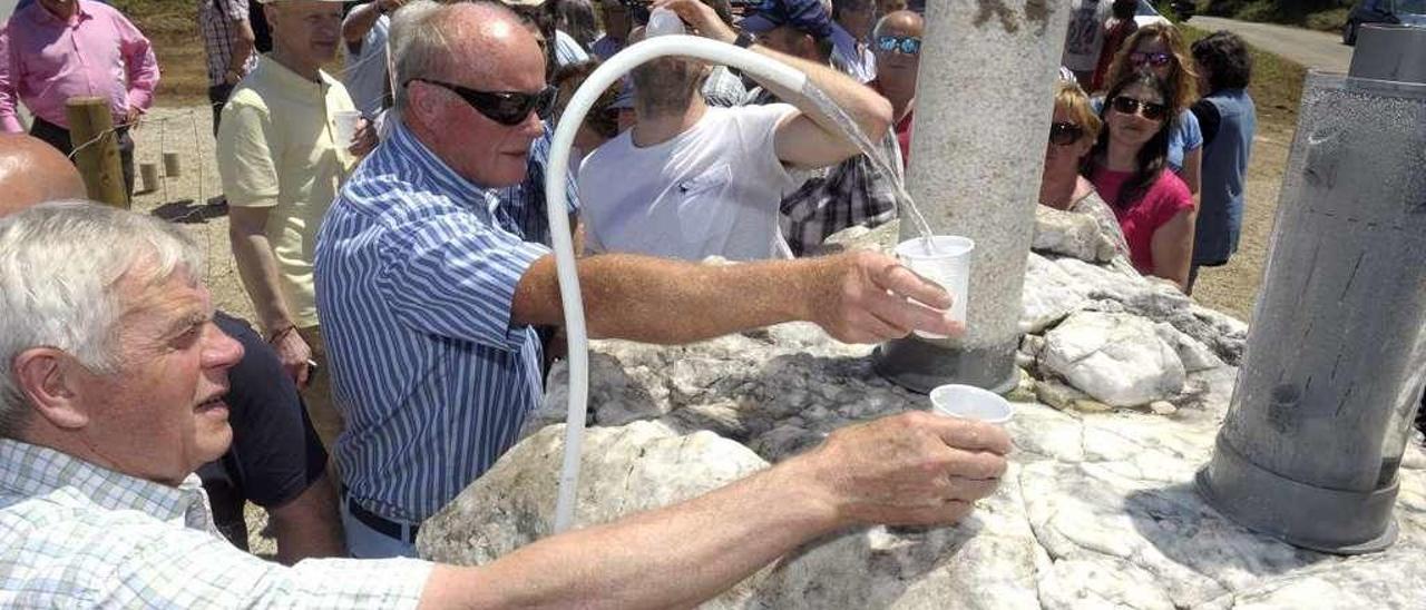 Instalaciones modernizadas de la traída de agua vecinal de A Malata, en Abegondo. // Víctor Echave