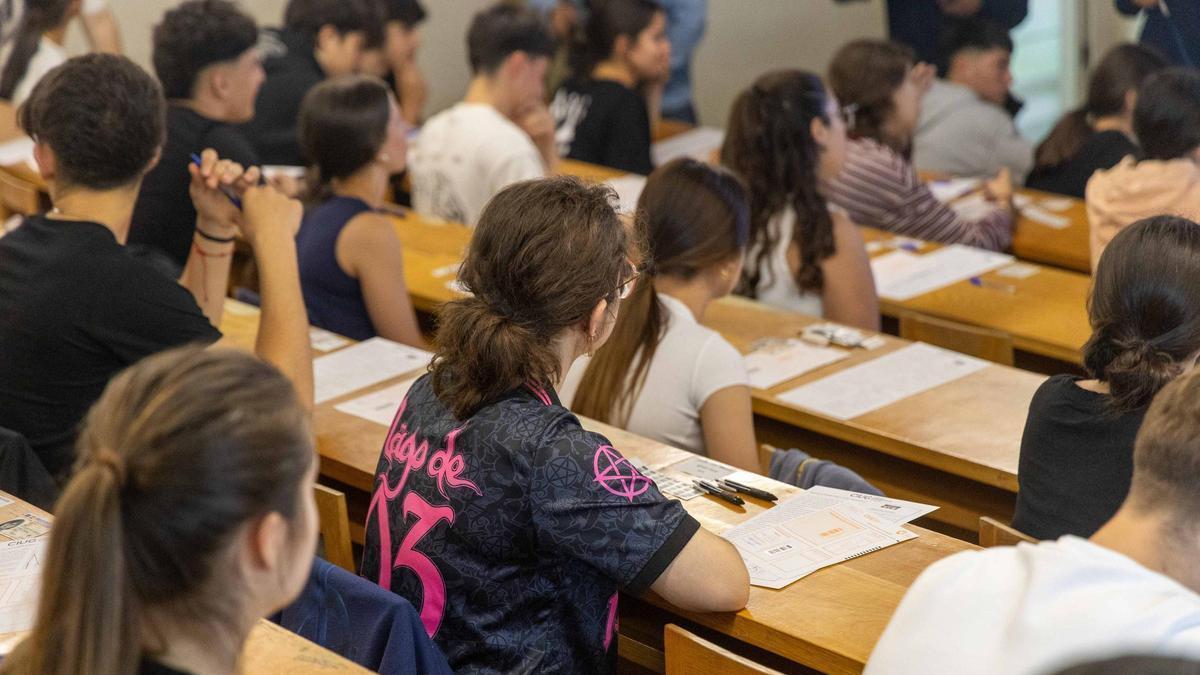 Alumnos de Bachillerato en un examen de la PAU