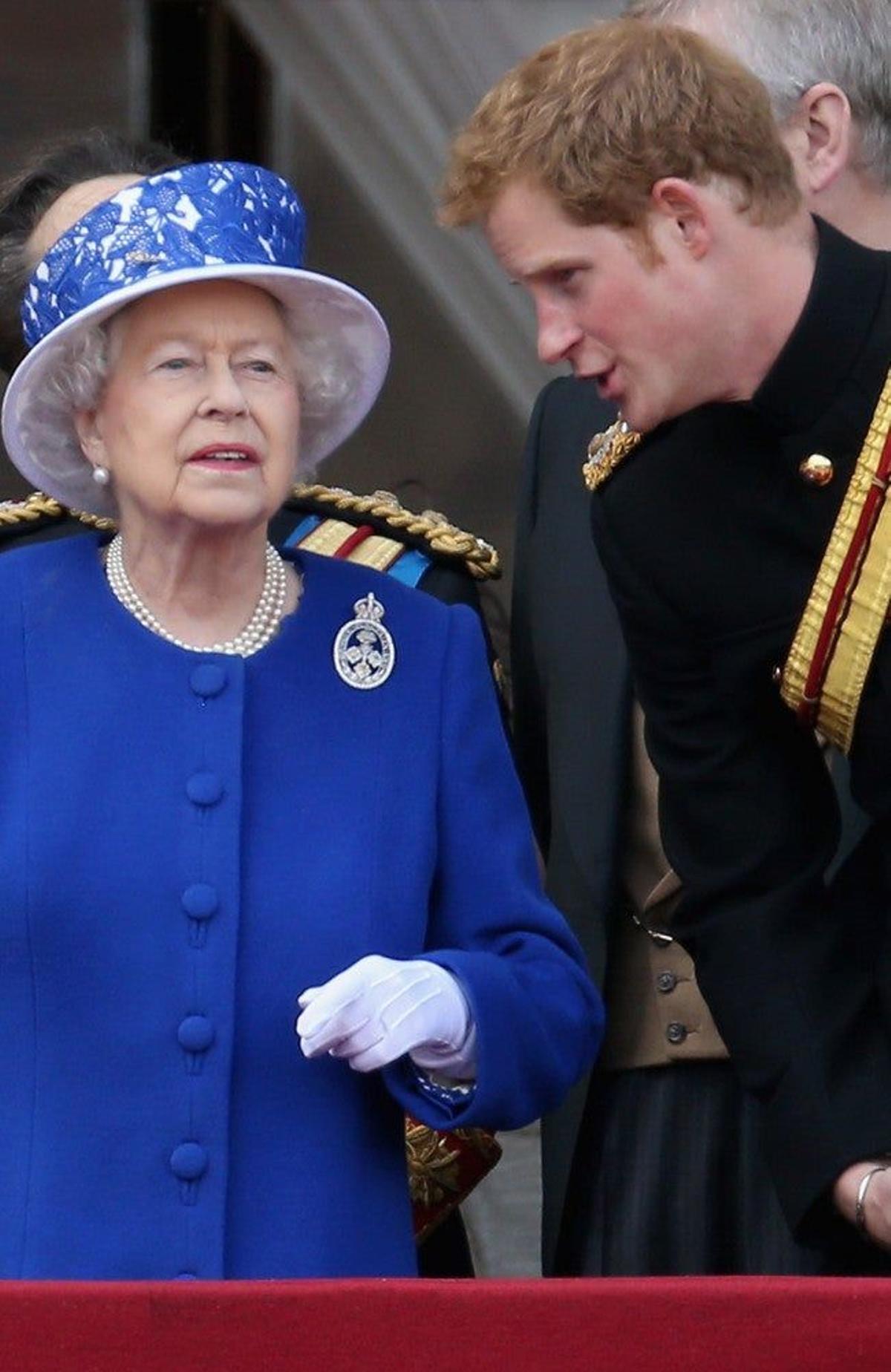 Isabel II y el príncipe Harry