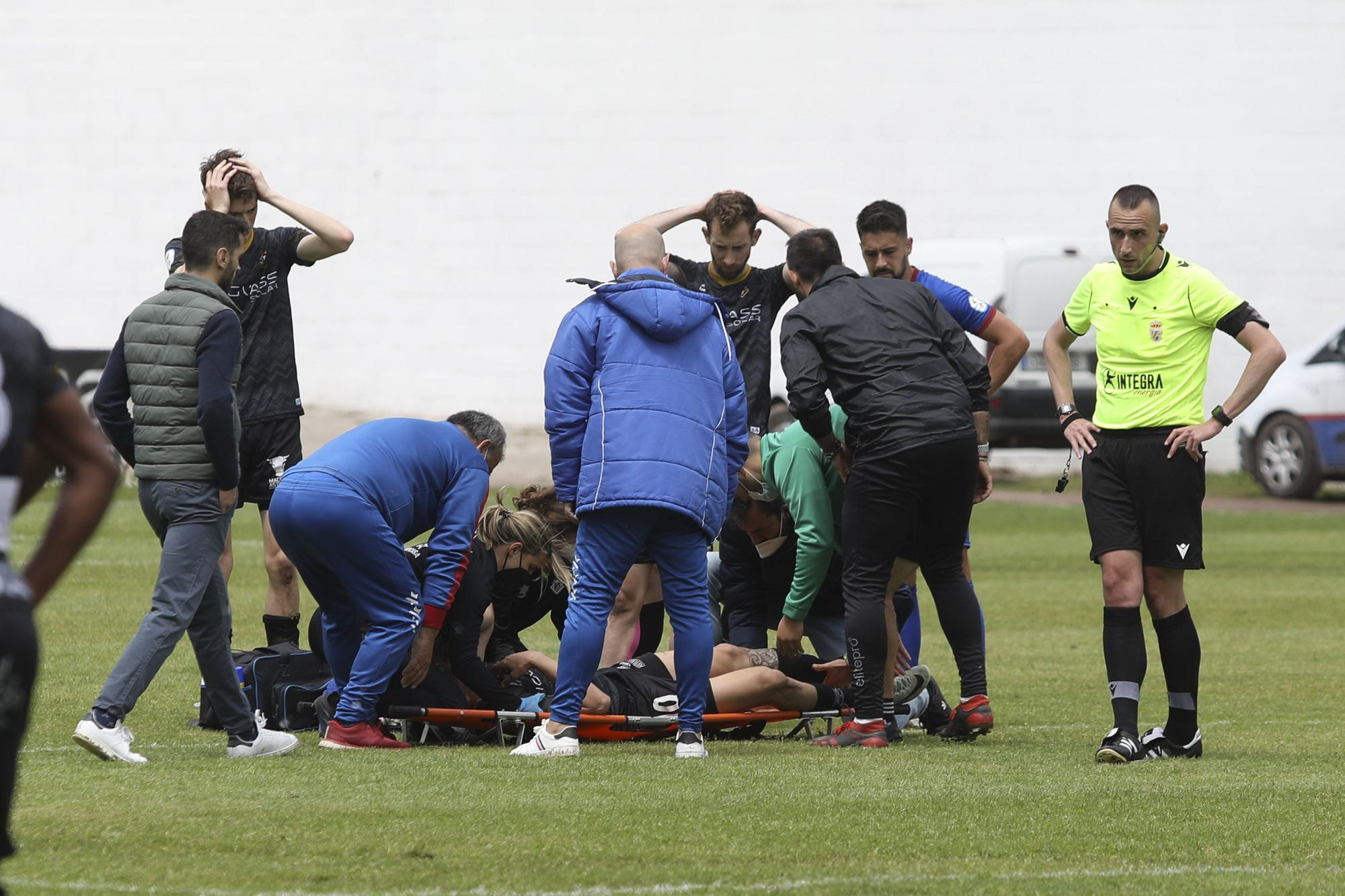 El Suárez Puerta se queda helado con la grave lesión de Cristian, jugador del Caudal