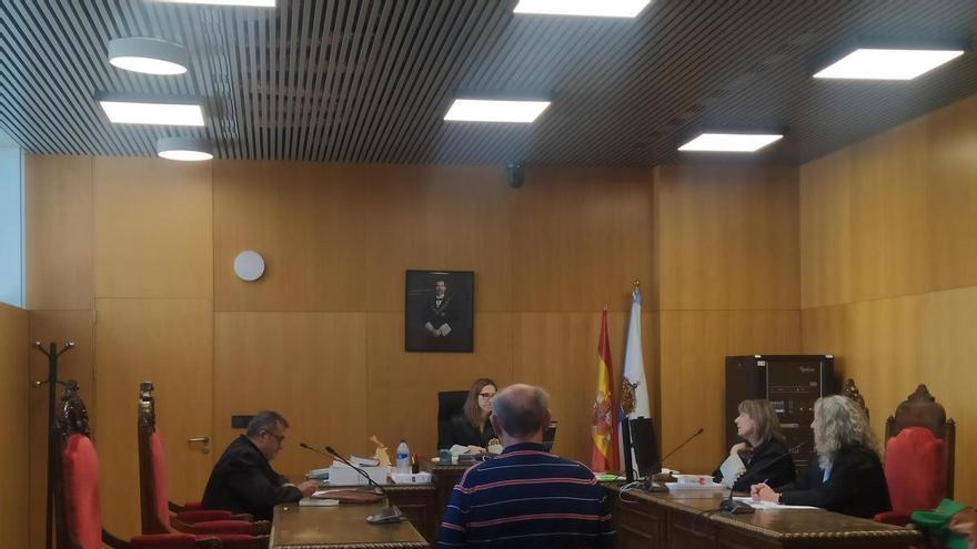 Le prohíben comunicarse con su vecina en A Teixeira: «Eu a ti quería verte»