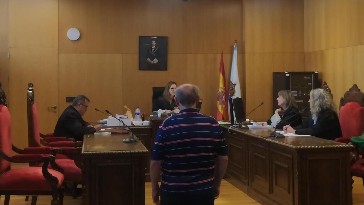 El acusado durante la audiencia previa en el Juzgado de lo Penal 1 de Ourense.