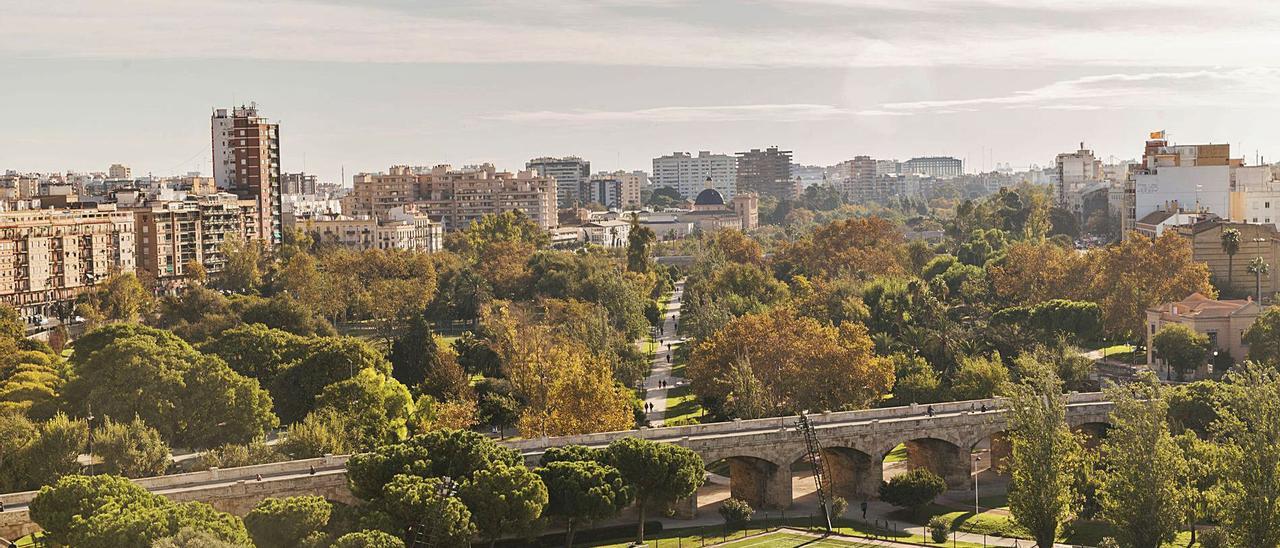 Una guía redescubre el patrimonio del Jardín del Turia  | A.V.