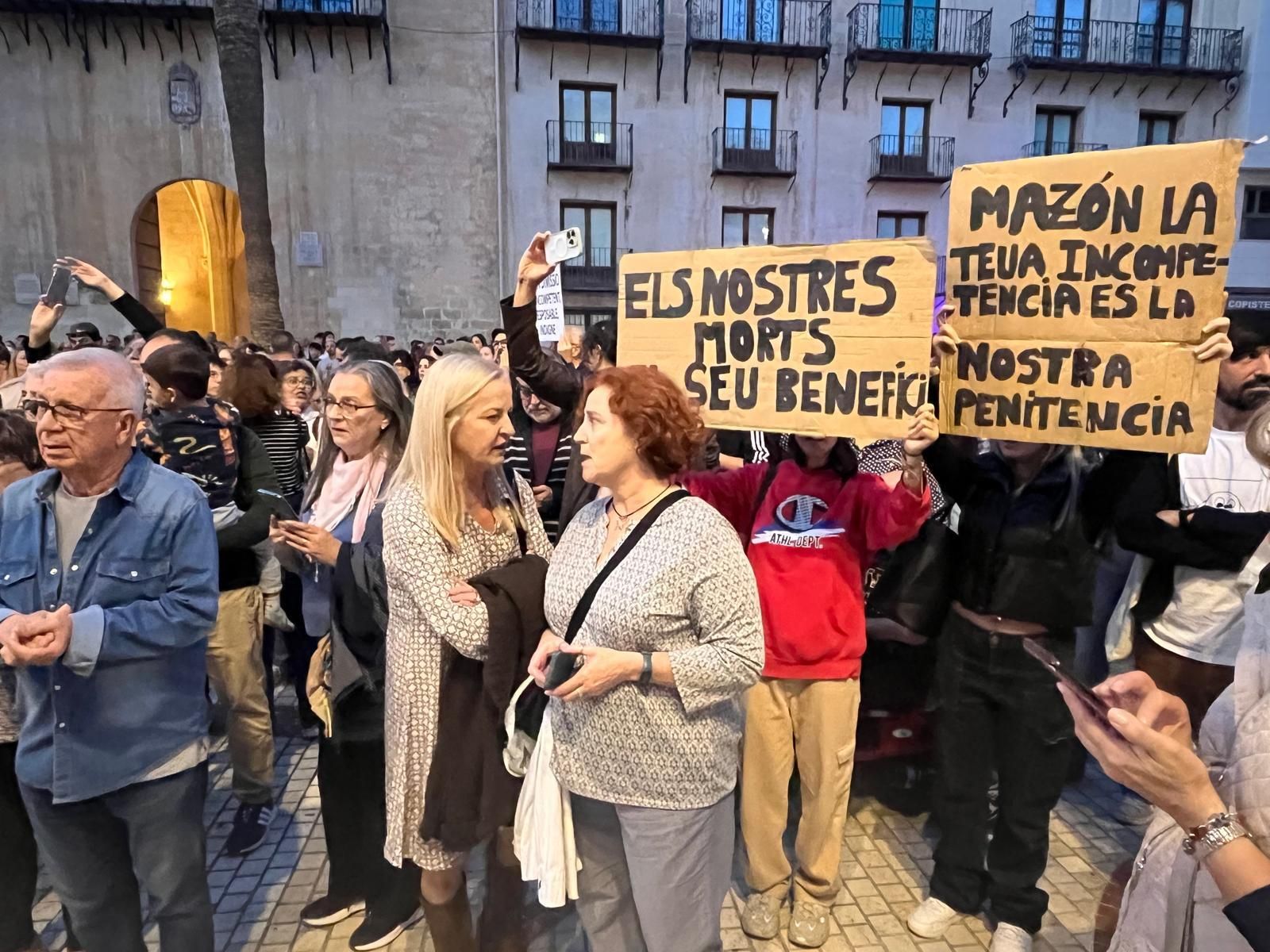 Elche muestra su indignación con la gestión de la DANA en la Comunidad Valenciana