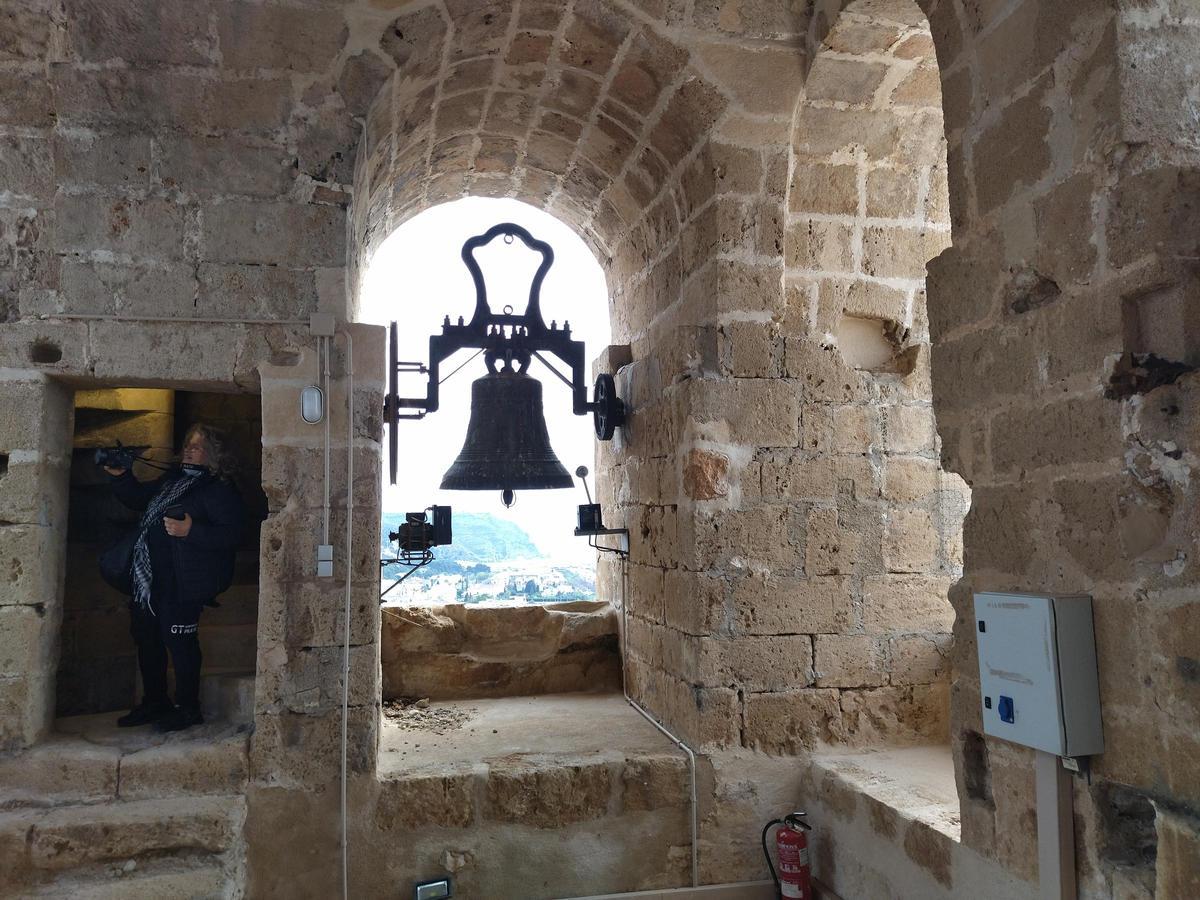 Una de las campanas de la iglesia gótica de Xàbia