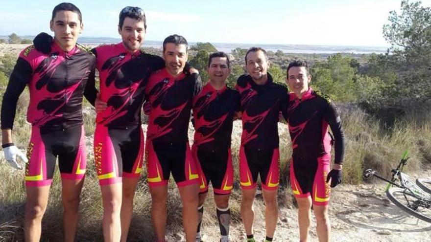 Componentes del Club Chatarra, que participarán en la Vuelta a Ibiza.