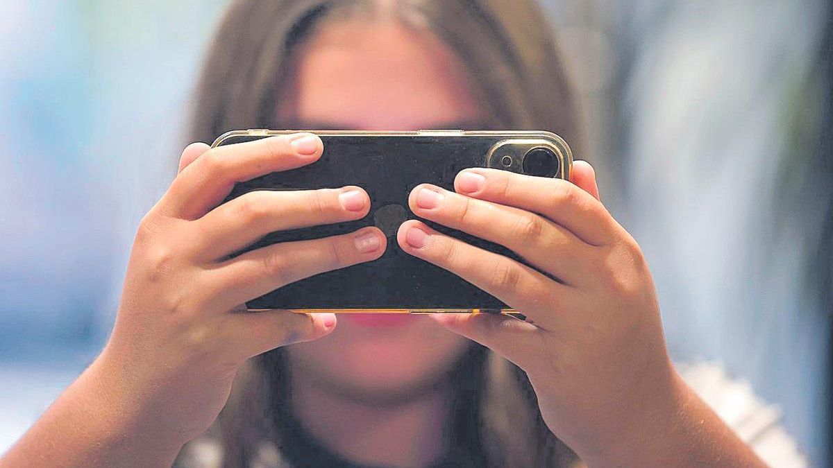 El ojo seco ya no es cosa de mayores: un 27% de los españoles tienen este síndrome muy asociado a las pantallas