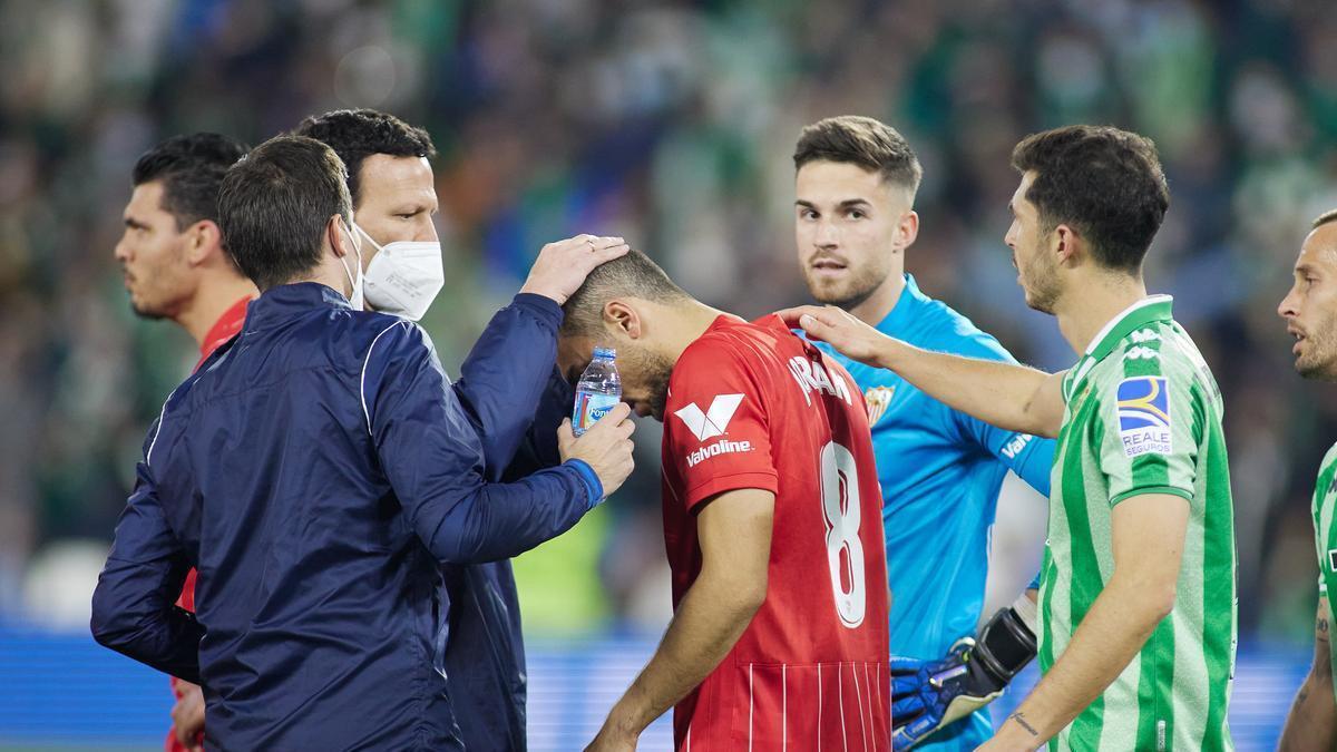 El derbi sevillano se reanudará a puerta cerrada.