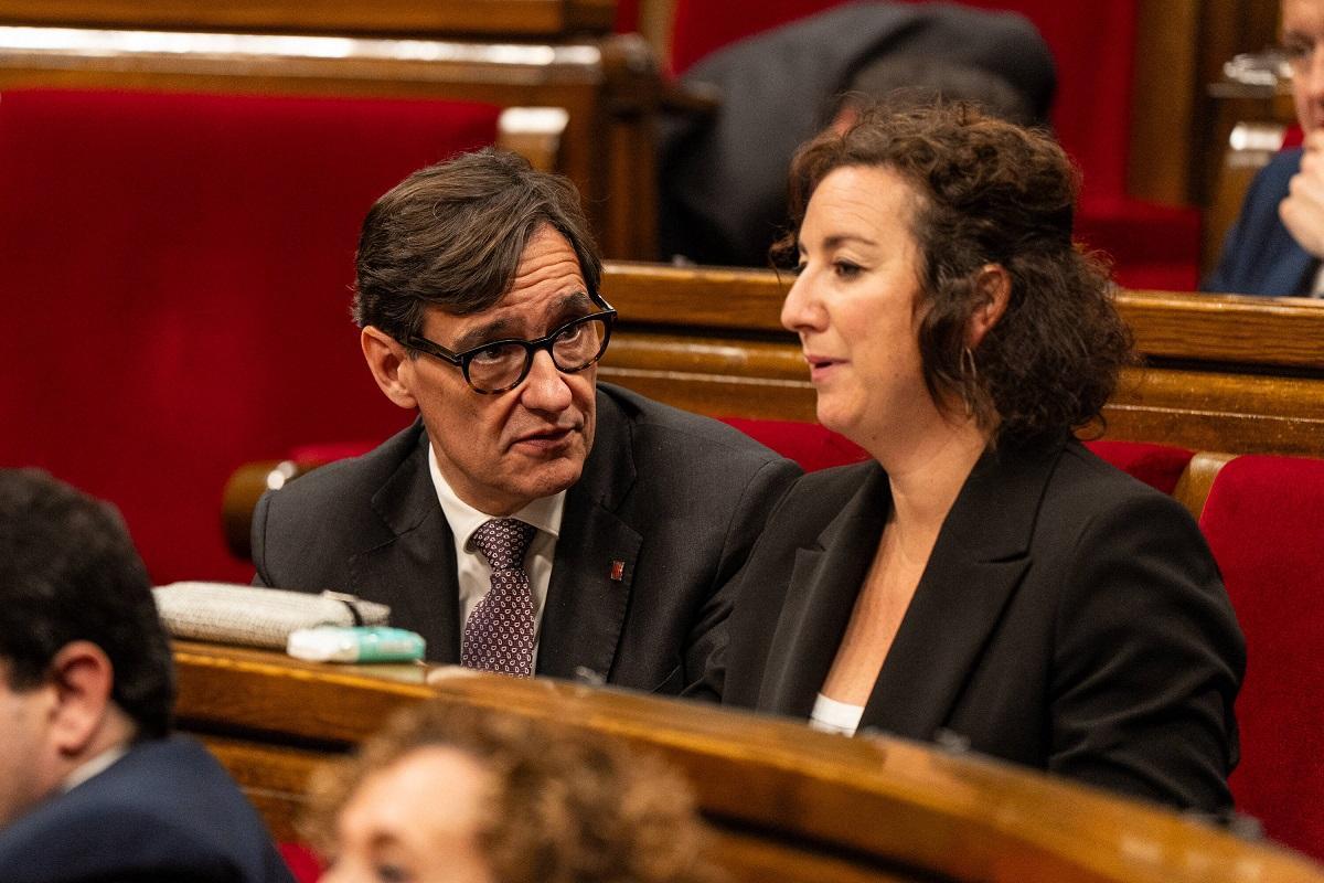 El líder del PSC, Salvador Illa, y la portavoz en el Parlament, Alícia Romero