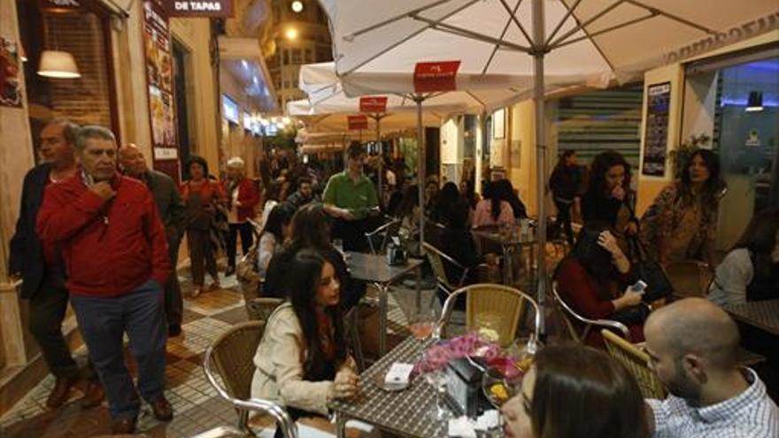 El Ayuntamiento desoye al Defensor del Pueblo Andaluz en las quejas por el ruido de los bares