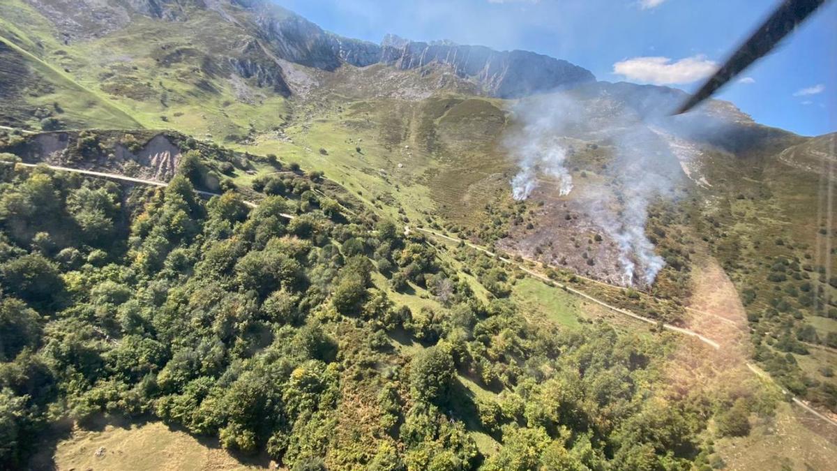 El terreno incendiado en Tuiza, después de la intervención de los bomberos forestales. | ATBrif