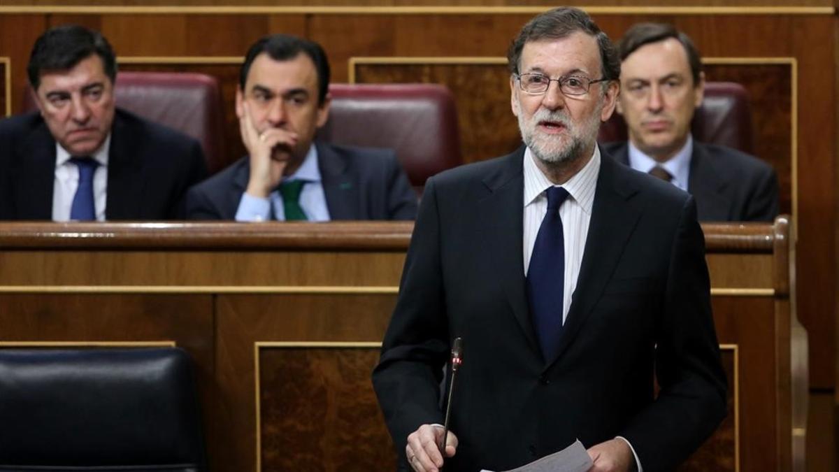 Rajoy en su escaño del Congreso.