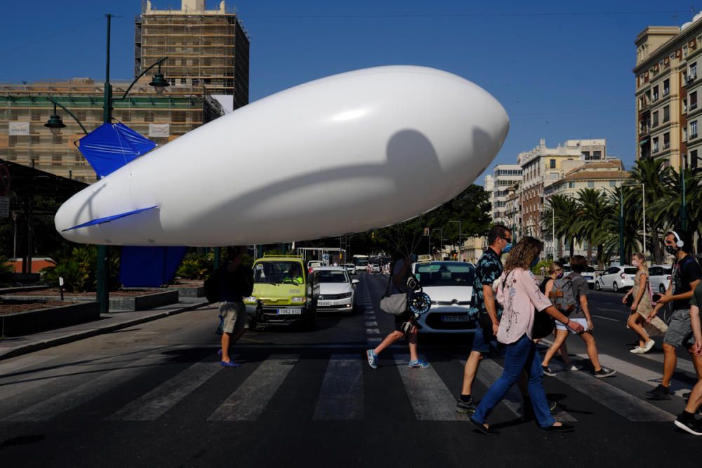 Un zepelín sobrevuela el centro histórico de Málaga