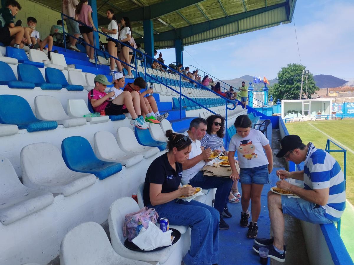 La exitosa fiesta del Club Deportivo Mosconia en Grado, en imágenes La exitosa fiesta del Club Deportivo Mosconia en Grado, en imágenes