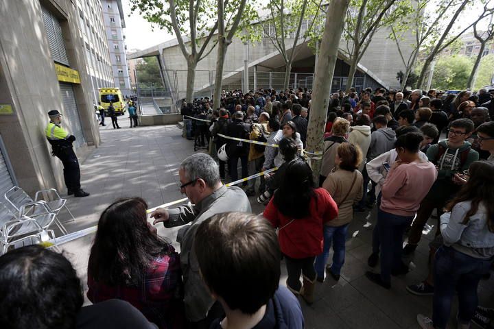 Un alumno asesina a un profesor en un instituto de Barcelona