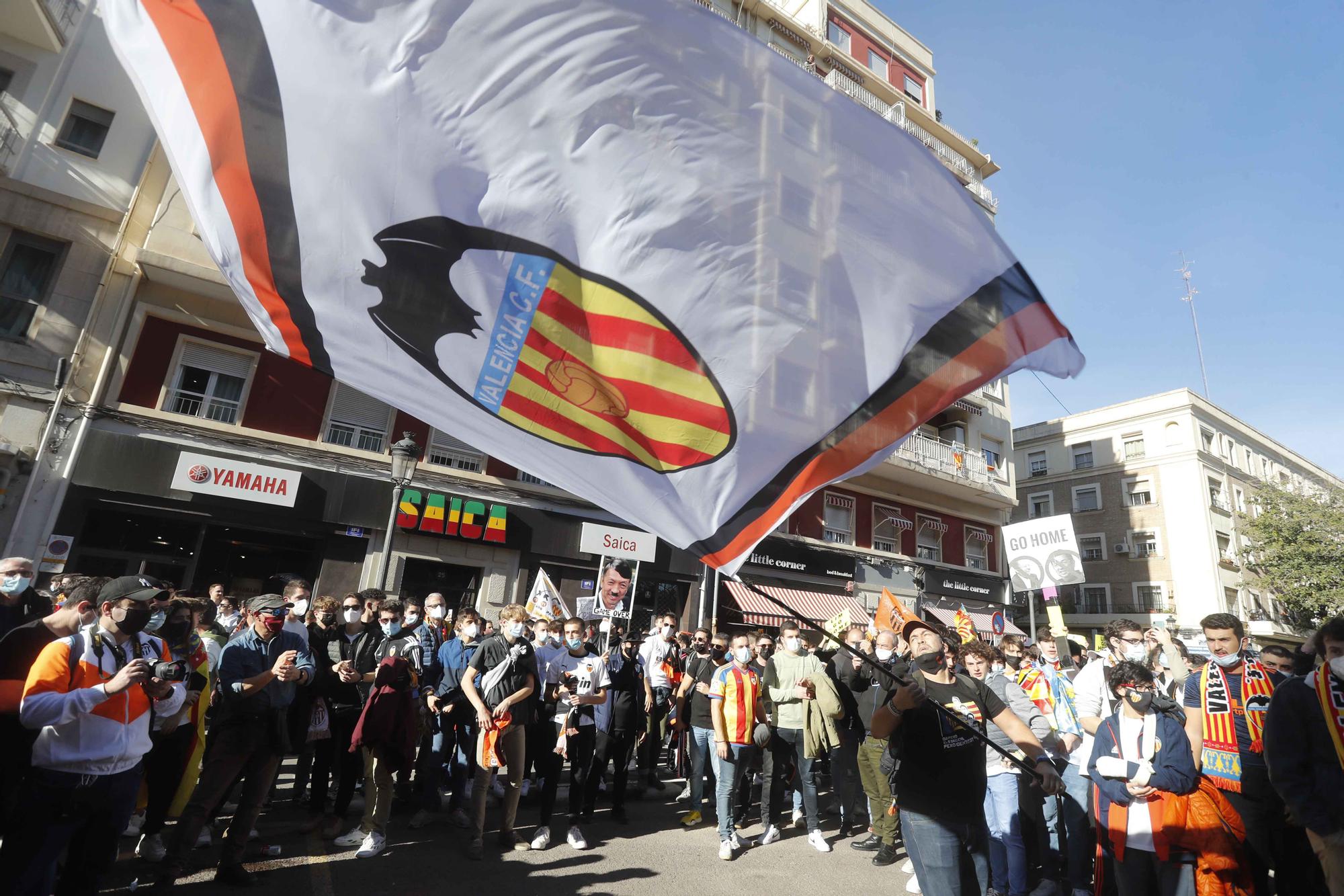 Manifestación contra Peter Lim