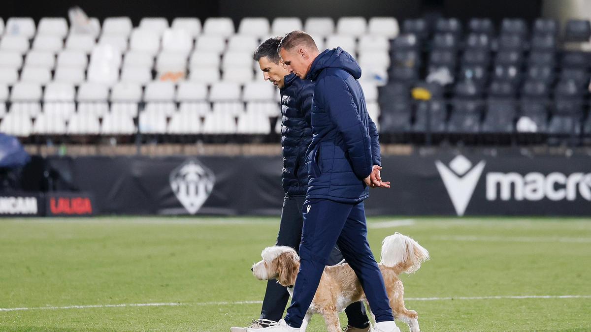 Los planes de Plat para el Levante-Castellón: ¿adelanta el viaje, concentra a la plantilla o...?