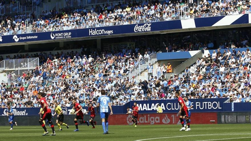 Con más de 23.000 espectadores se superó a la anterior mejor entrada del curso, la del Granada. Mucho colorido y mucho ambiente desde la grada para intentar conseguir el triunfo.