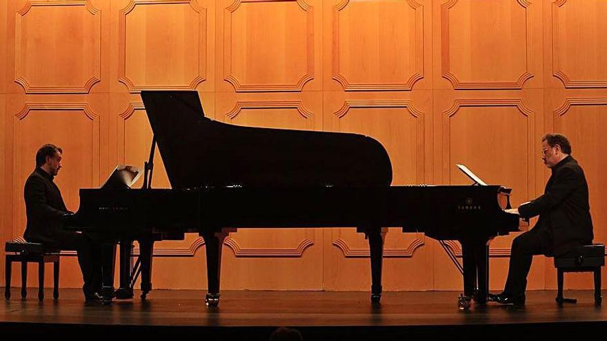 Codispoti y Ocaña en su concierto con la Orquesta Filarmónica de ayer. | Miki López Codispoti y Ocaña en su concierto con la Orquesta Filarmónica de ayer. | Miki López