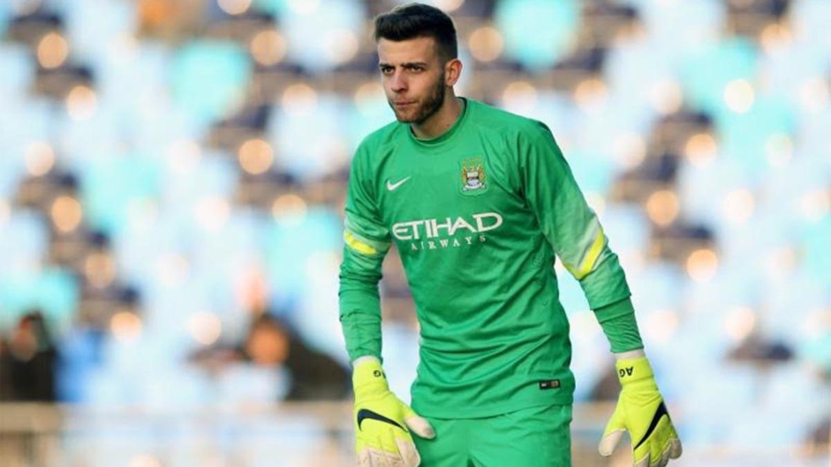 Angus Gunn, de 20 años y que lleva cuatro en la academia del City, viajó con el primer equipo a Rumanía