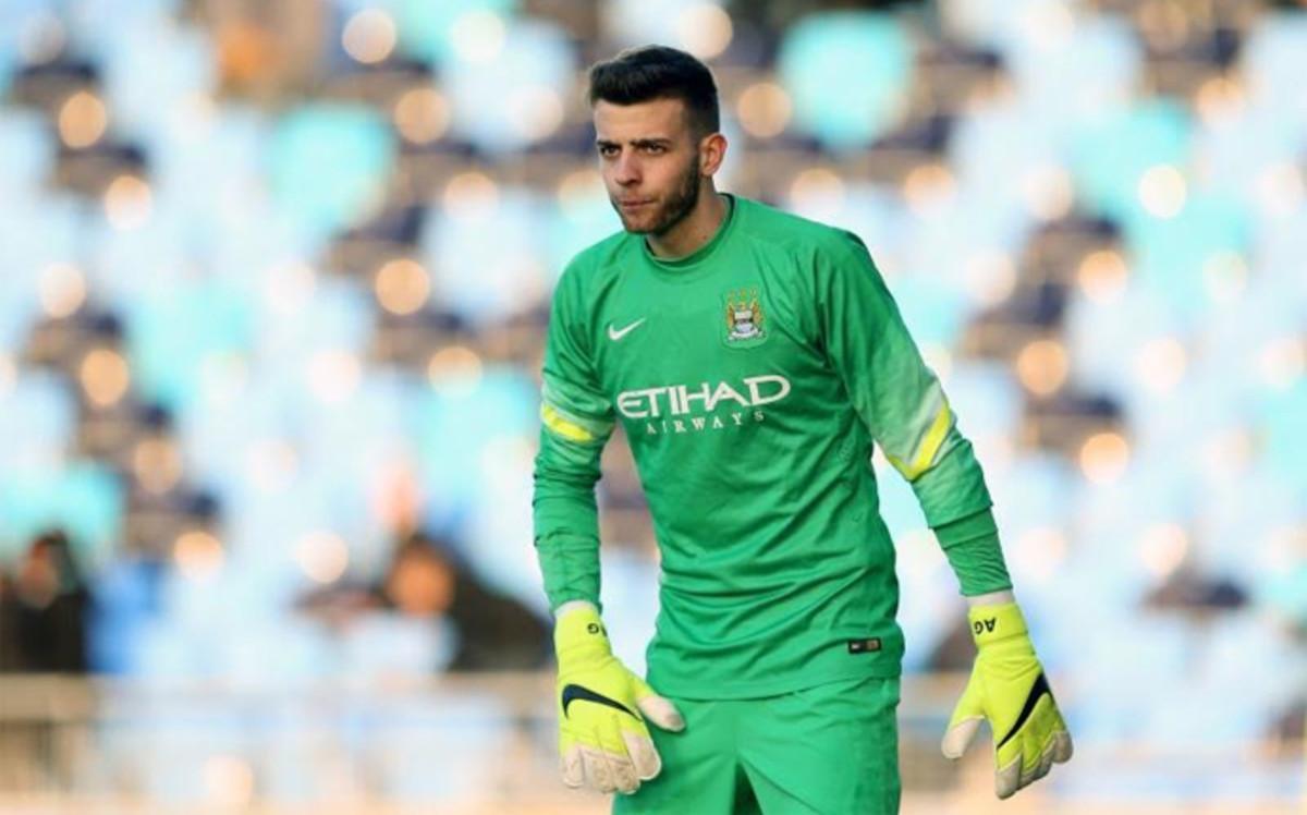 Angus Gunn, de 20 años y que lleva cuatro en la academia del City, viajó con el primer equipo a Rumanía