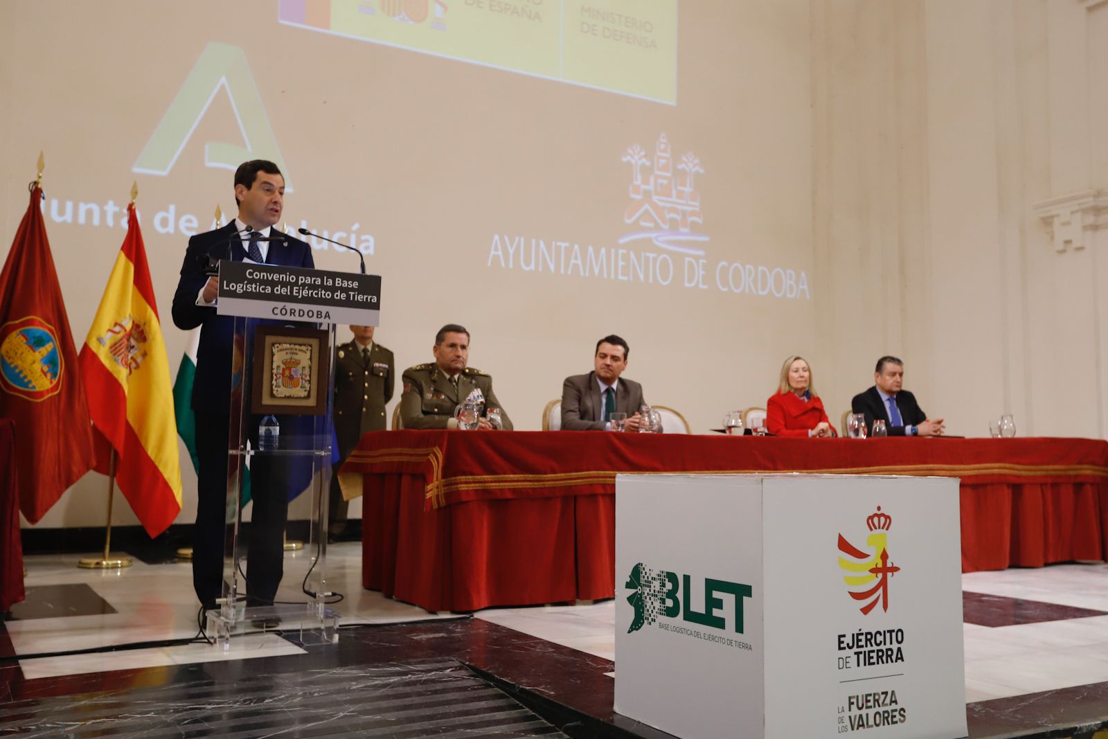 Firma del convenio económico en Córdoba para la base logística del Ejército de Tierra