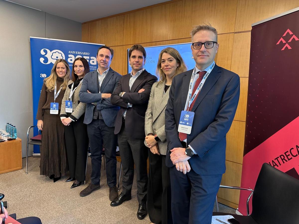 Miembros de Cuatrecasas y OpenWealth junto a Fernando Vilanova, de la Junta Directiva de AEFA.