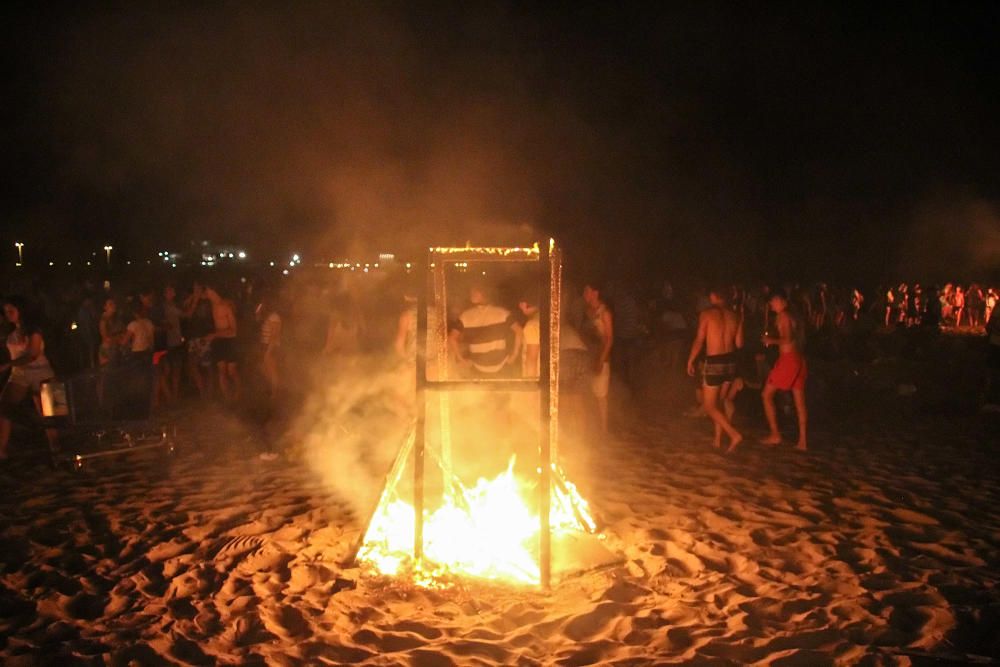 Noche de San Juan en las playas de Torrevieja