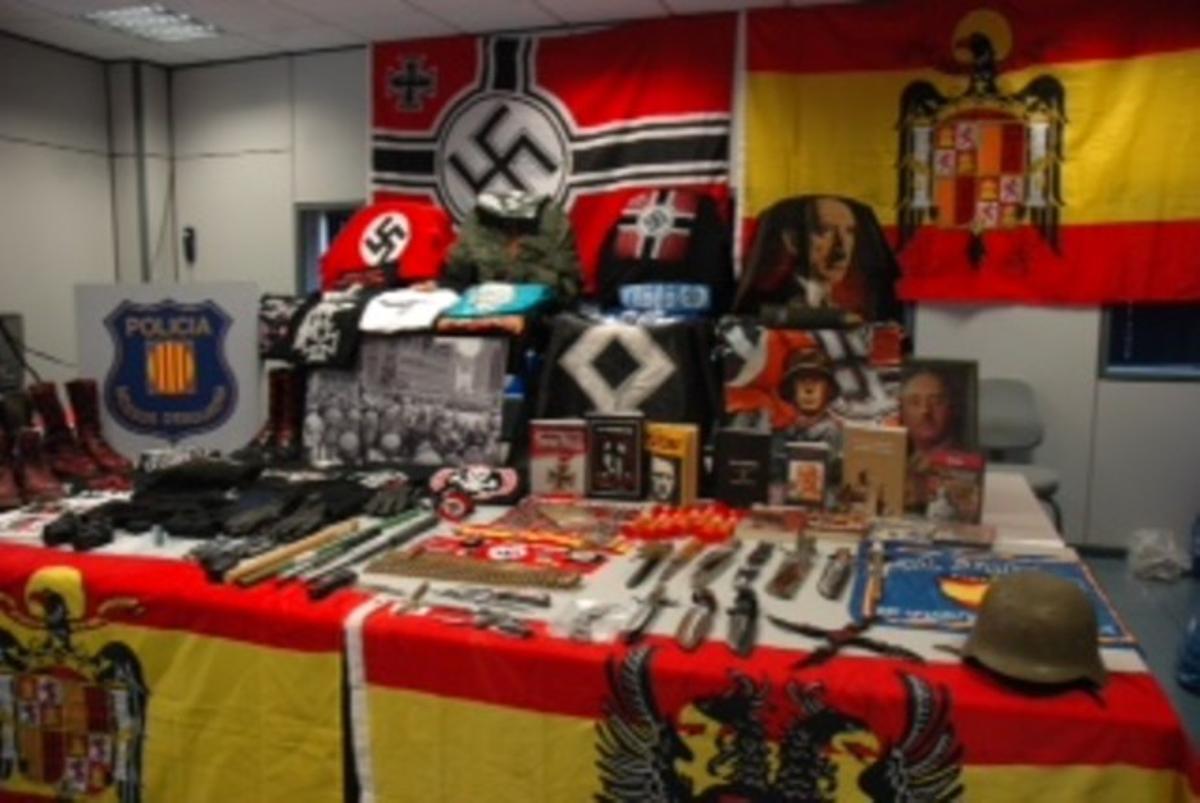 Material requisat als nazis detinguts per l’agressió davant la sala Stroika de Manresa.