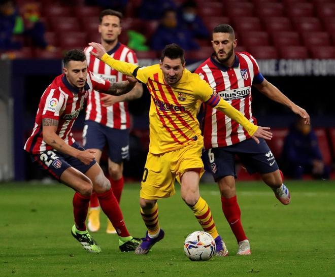 Imágenes del partido entre el Atlético de Madrid y el FC Barcelona correspondiente a la jornada 10 de LaLiga, disputado en el estadio Wanda Metropolitano, Madrid.