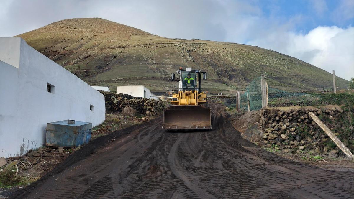 Arreglo de caminos rurales en Lanzarote.
